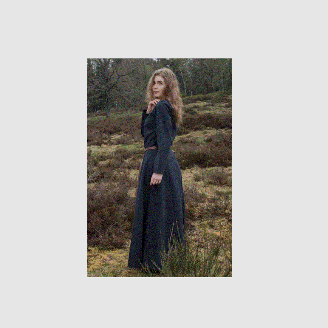 Simple medieval dress Afra made of sturdy canvas, dark blue
