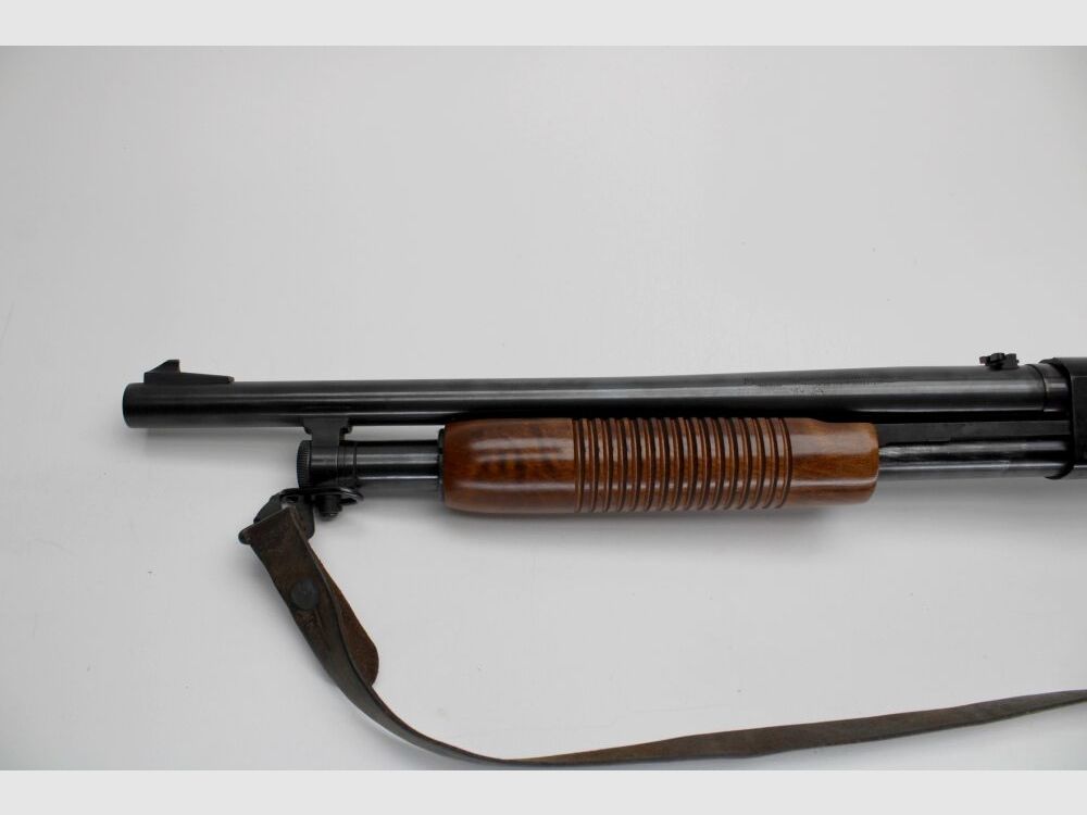 Fucile a ripetizione con calcio anteriore Mossberg 500A Slugster 12/76