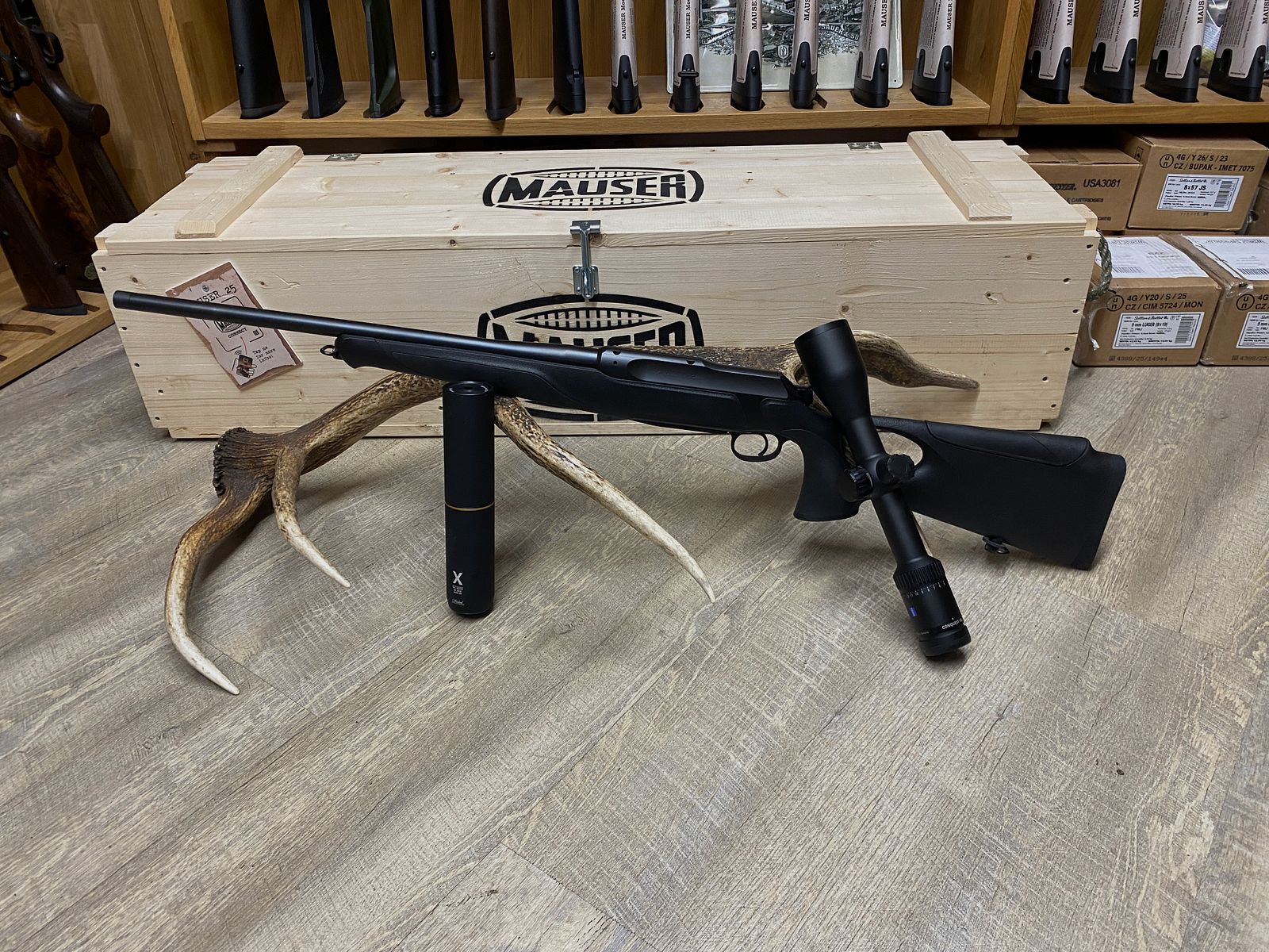 Sauer 505 Synchro XT, mit Zeiss Conquest V6 2-12x50 M, mit Schiene