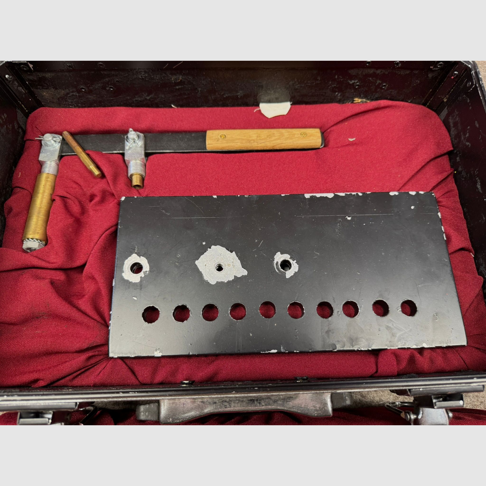   Konvolut für Vorderlader,  2 Pistolen und Zubehör 