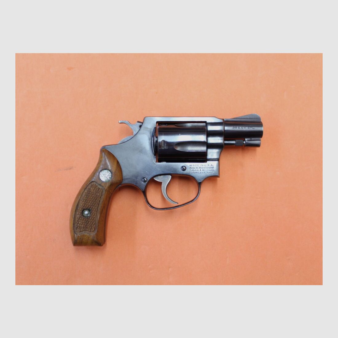 Smith & Wesson Revolver .38Special Smith&Wesson/ S&W 36 brüniert, 1 7/8" Lauf/ Holzgriffschalen Gebrauchtwaffe