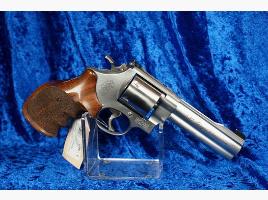 Smith & Wesson	 627/5'' Target Champion