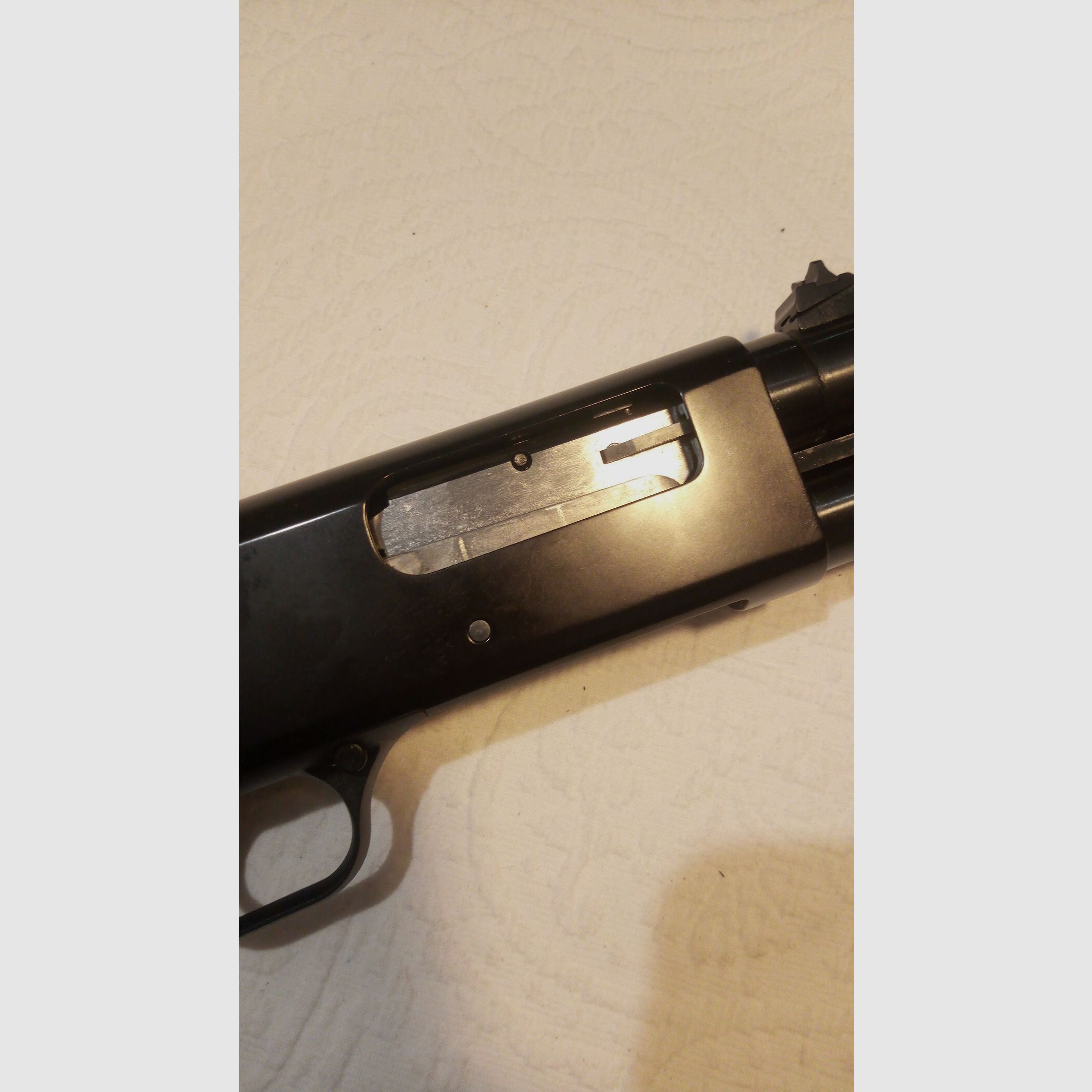 Vorderschaftrepetierflinte Mossberg Maverick 88 mit verstellbarer Visierung schwarz und Laufportierung gebraucht LL 60cm im Kaliber 12/76 Kat. B