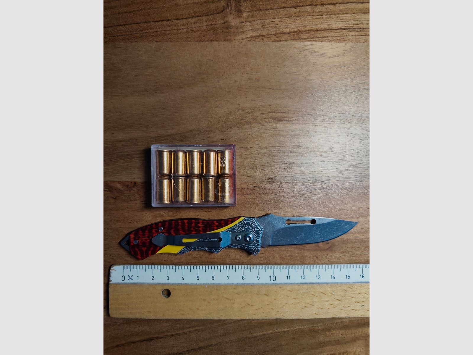 CS Gas Patronen 9mm Revolver von WADIE + Schönes Taschenmesser