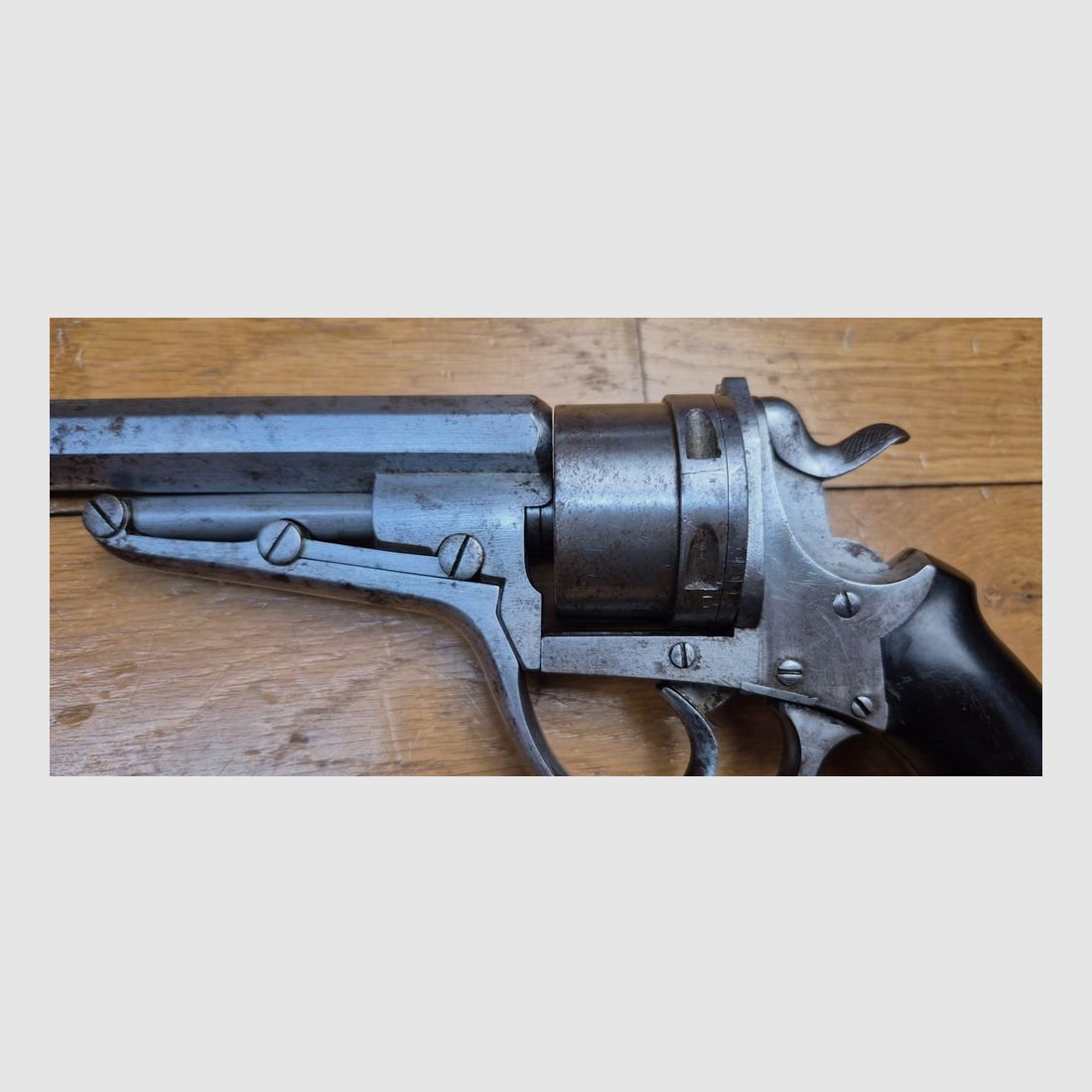 Seltener Revolver mit Galand-System – Kal. 12 mm – 6 Schuss – Quasi-regulär aus dem Konflikt von 1870/1871 – Geniales System zur kollektiven Hülsenextraktion – Stempel „CFG“ – Sehr schönes Stück zum Reinigen, das einer Sammlung Ehre machen wird – BE+ / TBE, Bild 20 von 29