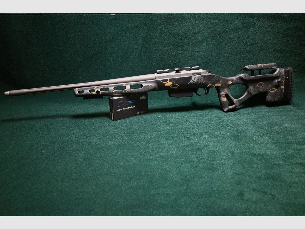 Tikka Roughtech dans la crosse de fusil allemande