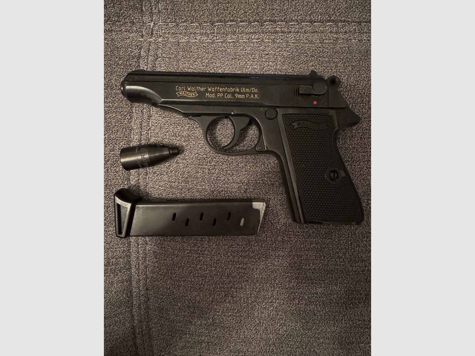 Blank pistol Walther PP (9mm P.A.K.) – Ultimate collector’s complete set with case, certificate, ammunition & pyrotechnic ammunition