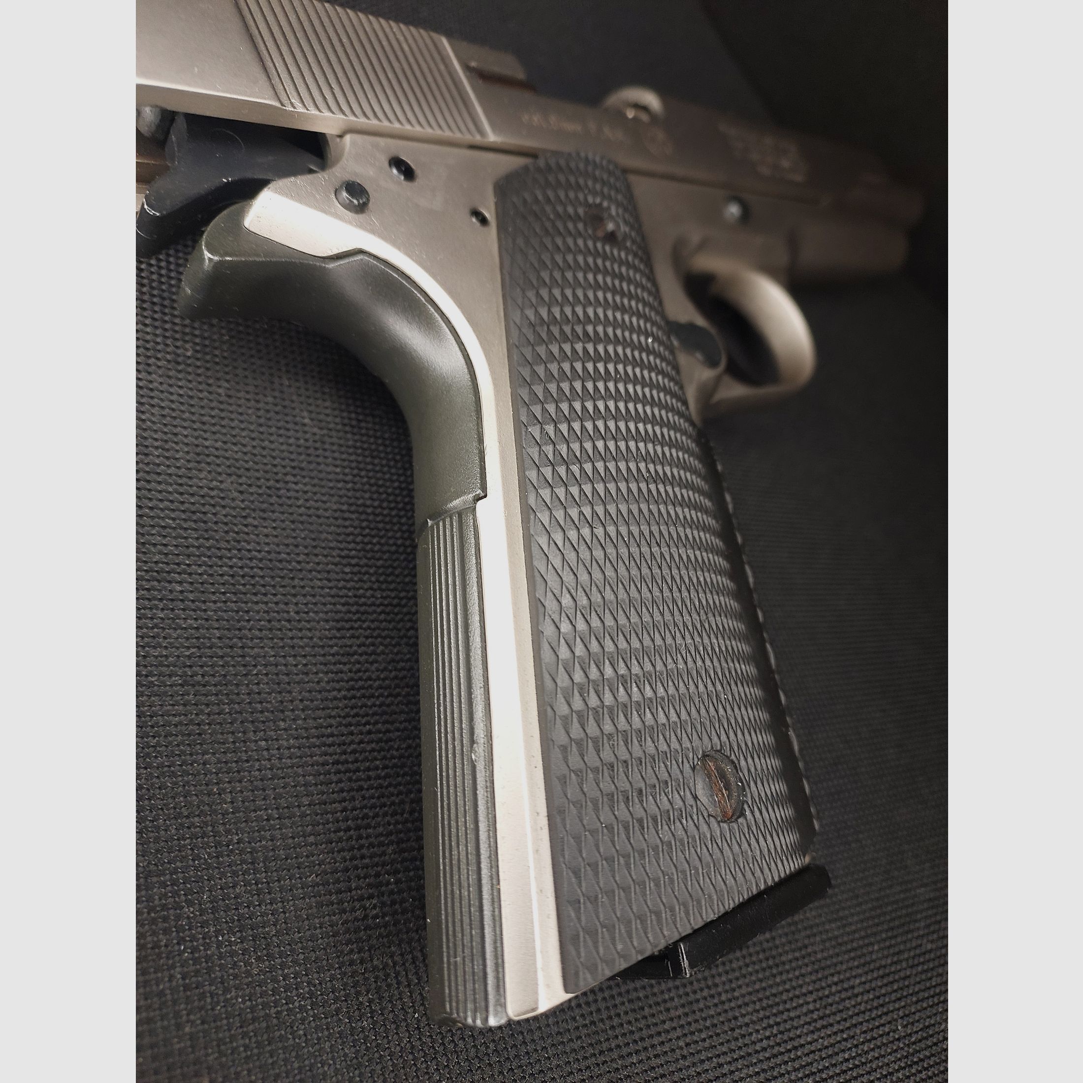 Colt Government 1911 A1 Schreckschuss Pistole 9mm P.A.K. Nickel (PTB 774) Holzgriffe