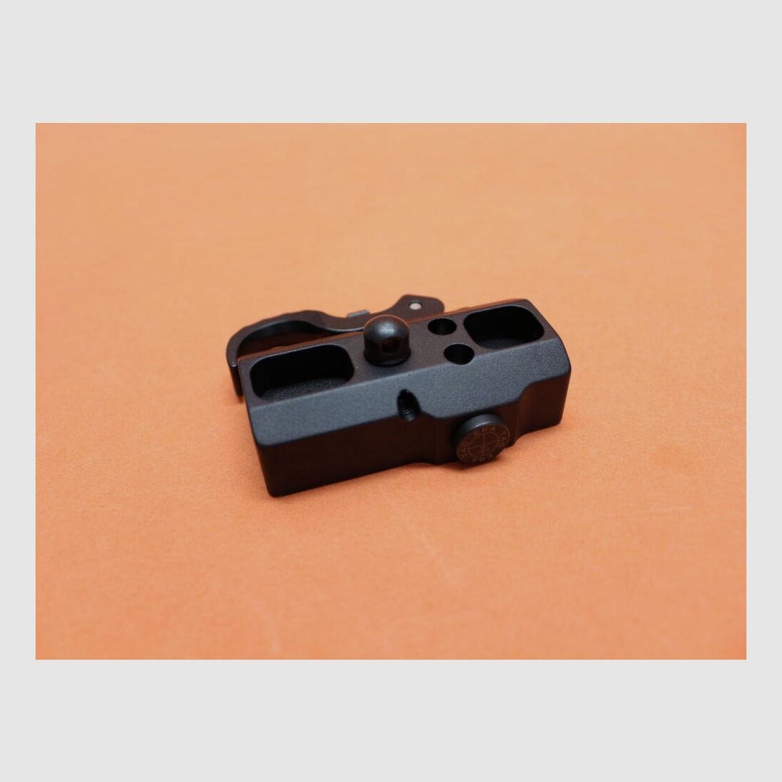 Adaptador de bípode Recknagel Era-Tac QD (T1390-0013) con palanca, tipo Harris para perfil Picatinny (con anilla para correa)