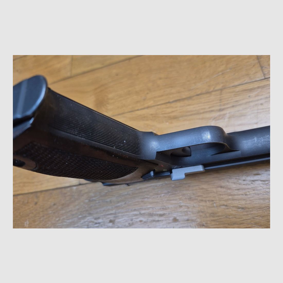Sehr schöner SIG P210-6 Pistol – Mythos des 9 para – Zivile Sportversion des Militärmodells – Klassischer Lauf 120mm – Waffe von 1995 – Ausgezeichnete Brünierung – Traumhaftes Funktionieren und Lauf – Originalbox – Top Sammlerstück – Zustand TBE!, Bild 11 von 21