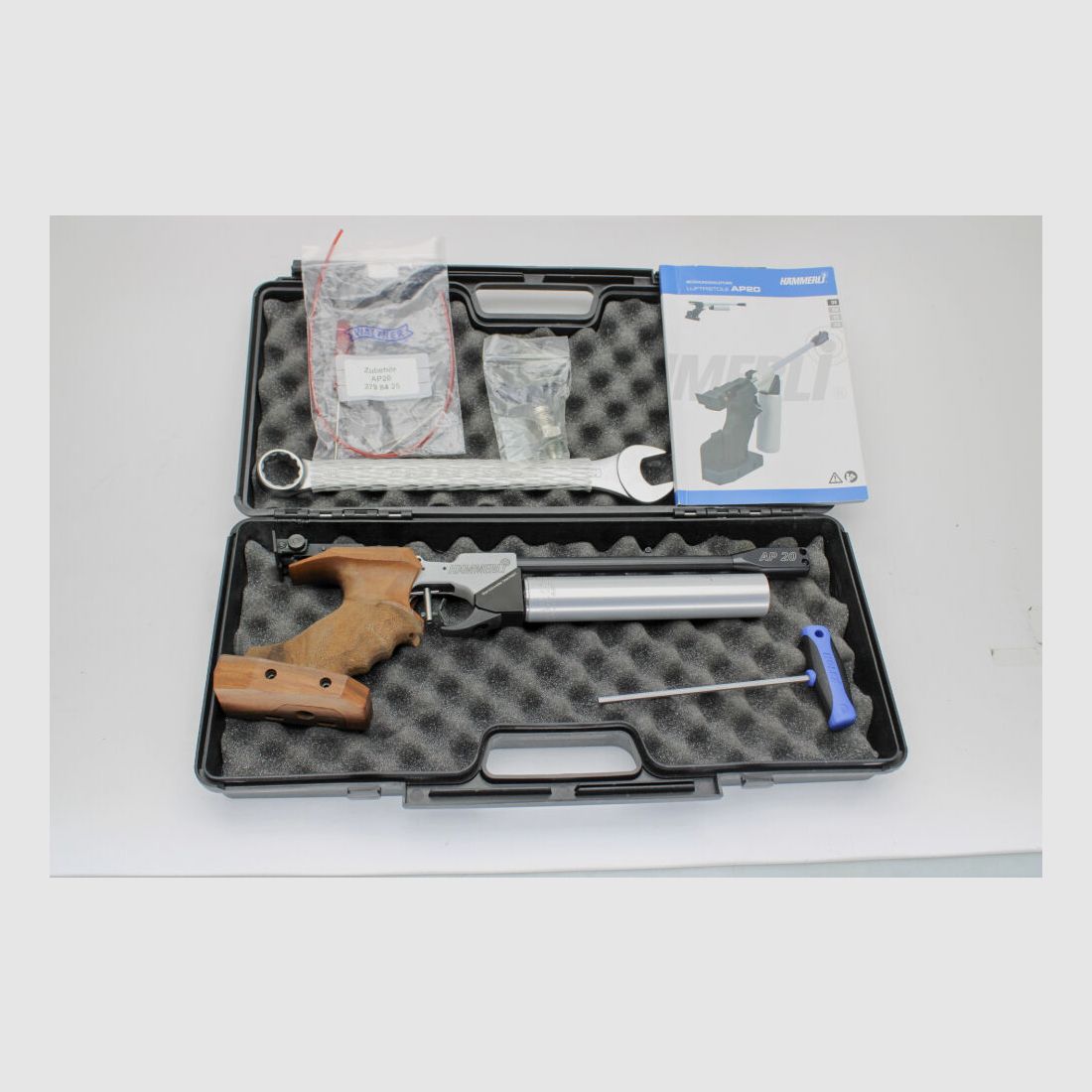 Pistolet à air LP Hämmerli AP20 PRO cal. 4,5mm avec mallette et carte de petites pièces