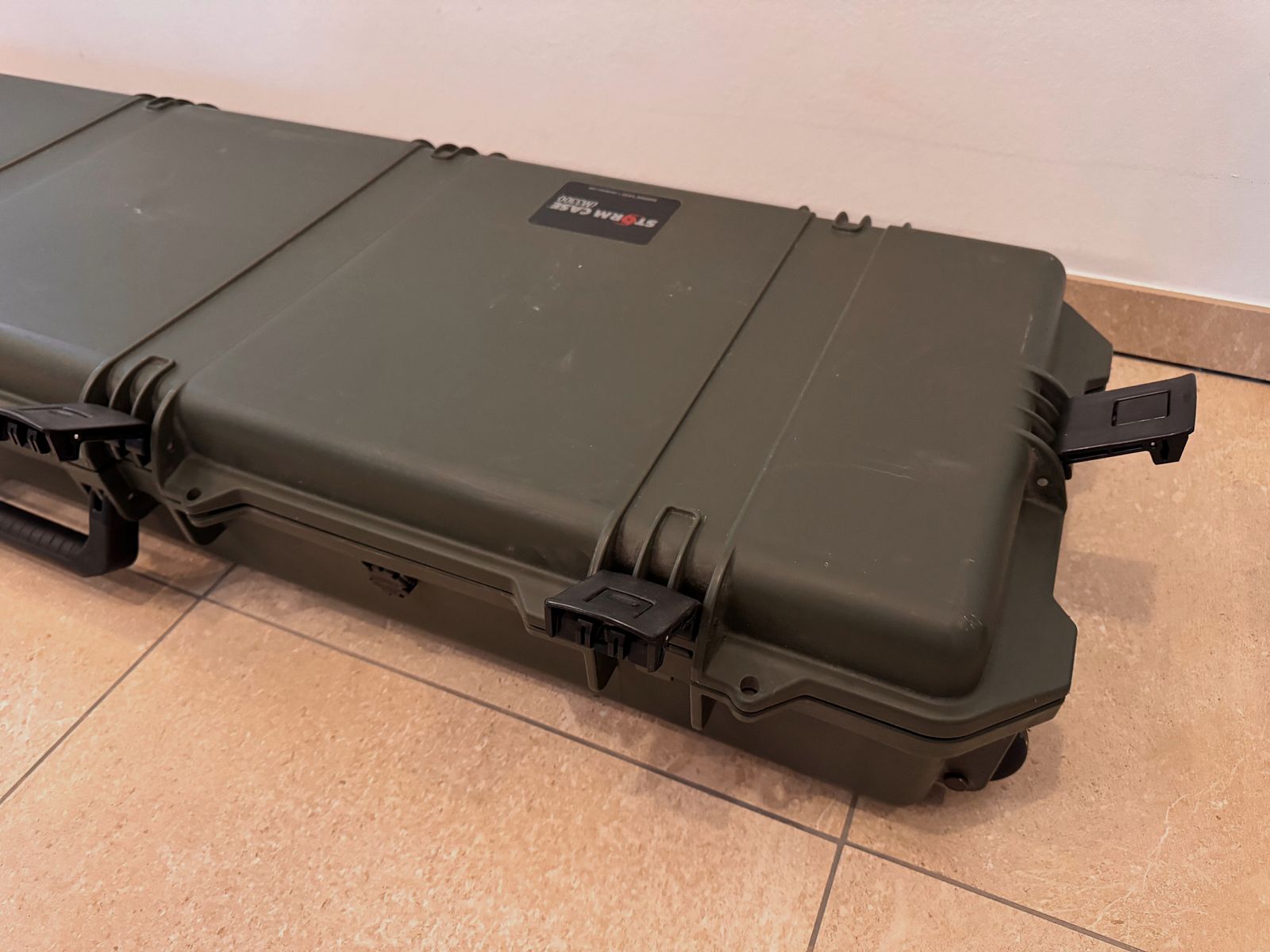 Storm Case iM3300 Gun Case oliwkowy z kółkami, w tym pianka