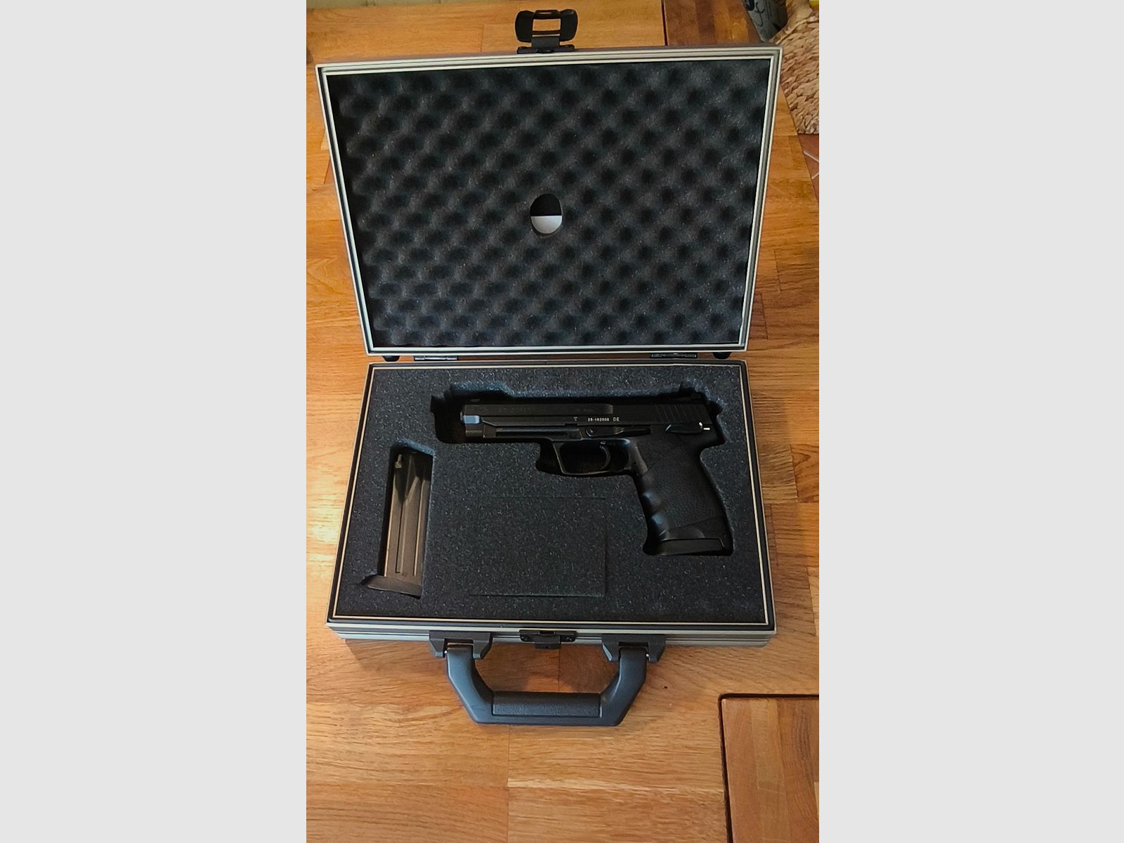 Heckler USP Expert .45 mit Wechselsystem 9mm und Merkle Abzug