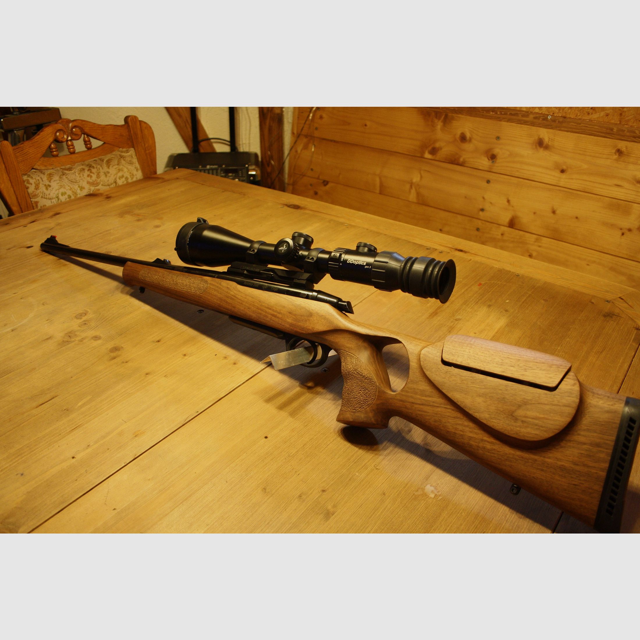 Repetierowa broń Zoli AZ1900 Taiga 8x57IS ręczny zamek z orzechowym uchwytem