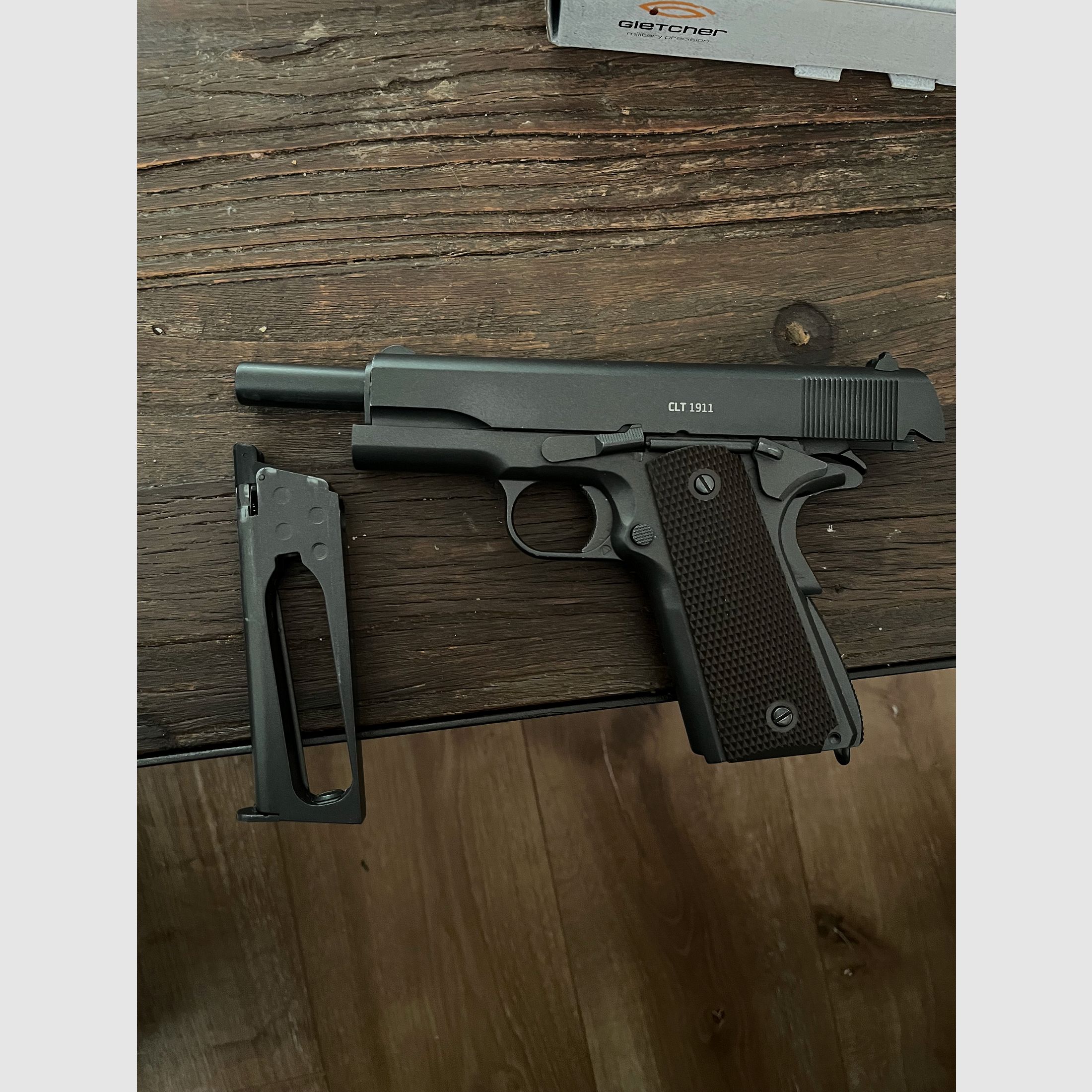 Pistolet à air Gletcher CLT 1911