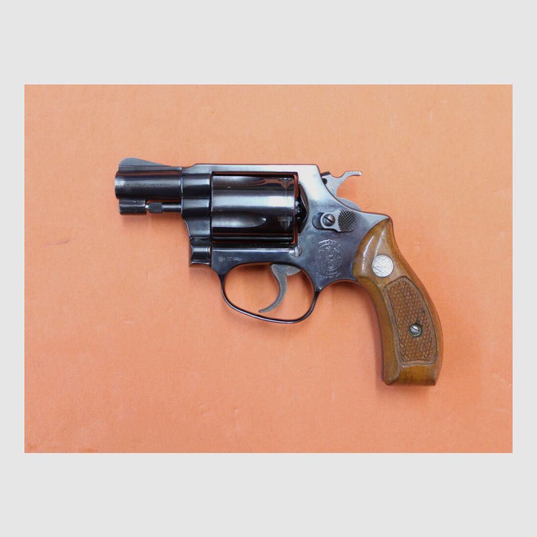 Smith & Wesson Revolver .38Special Smith&Wesson/ S&W 36 brüniert, 1 7/8" Lauf/ Holzgriffschalen Gebrauchtwaffe