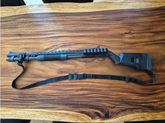Mossberg M590A1 Ghost Ring Tactical 12/76 Mag. inkl. Magpul Schaft/Sling, Patronenhalter und Laufhitzeschild – Neu und unbenutzt