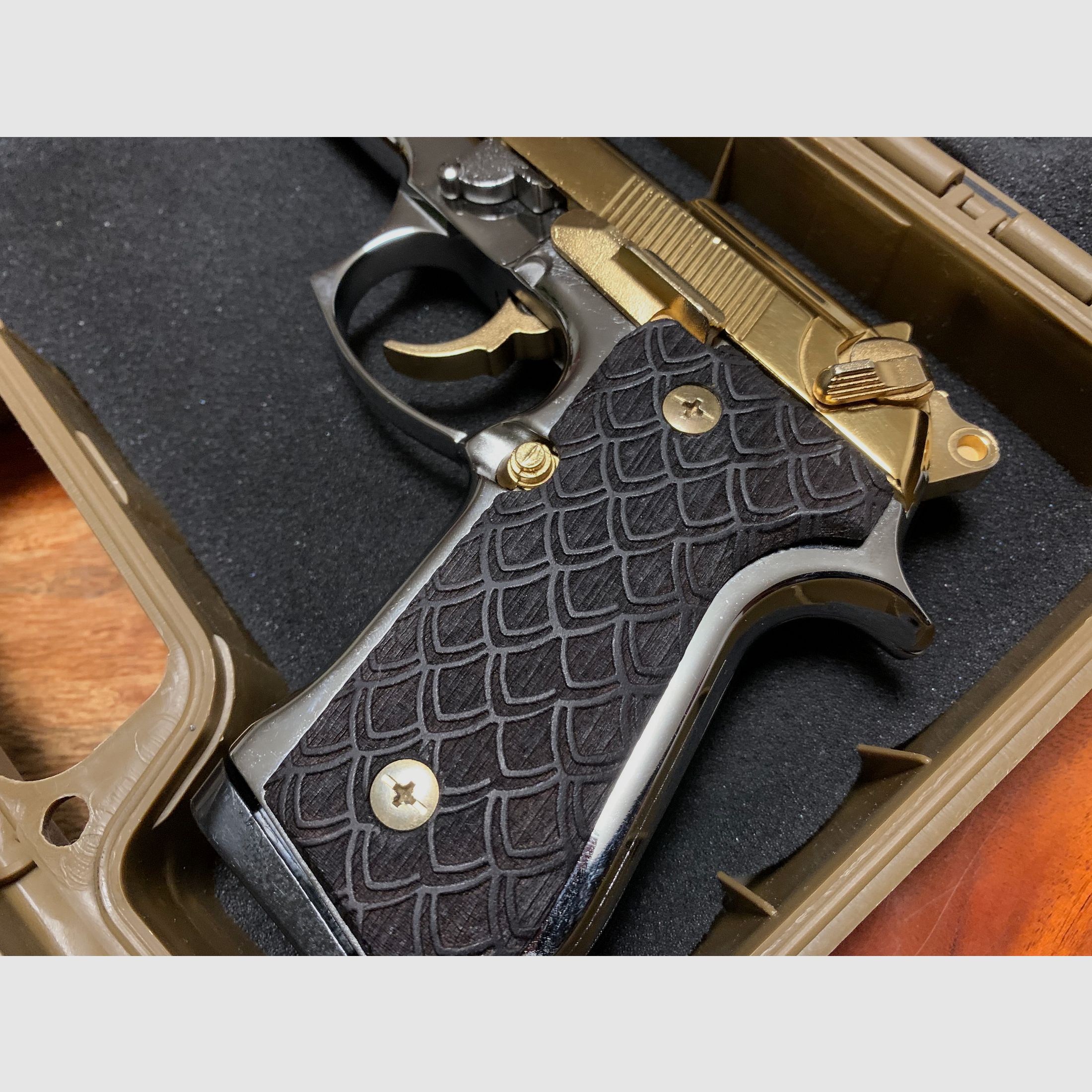 Reck Miami 92F, 9mm P.A.K. 24k gold-plated and chrome-plated