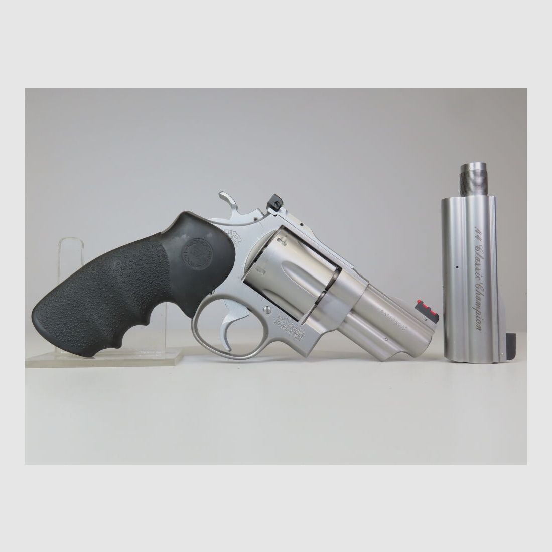 Smith & Wesson 629 - 2 with 2nd barrel in 4 inches