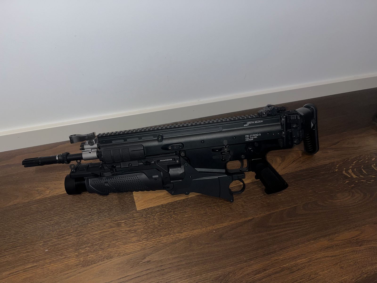 Tokyo Marui Scar-H mit Granatwerfer und passendem Zubehör