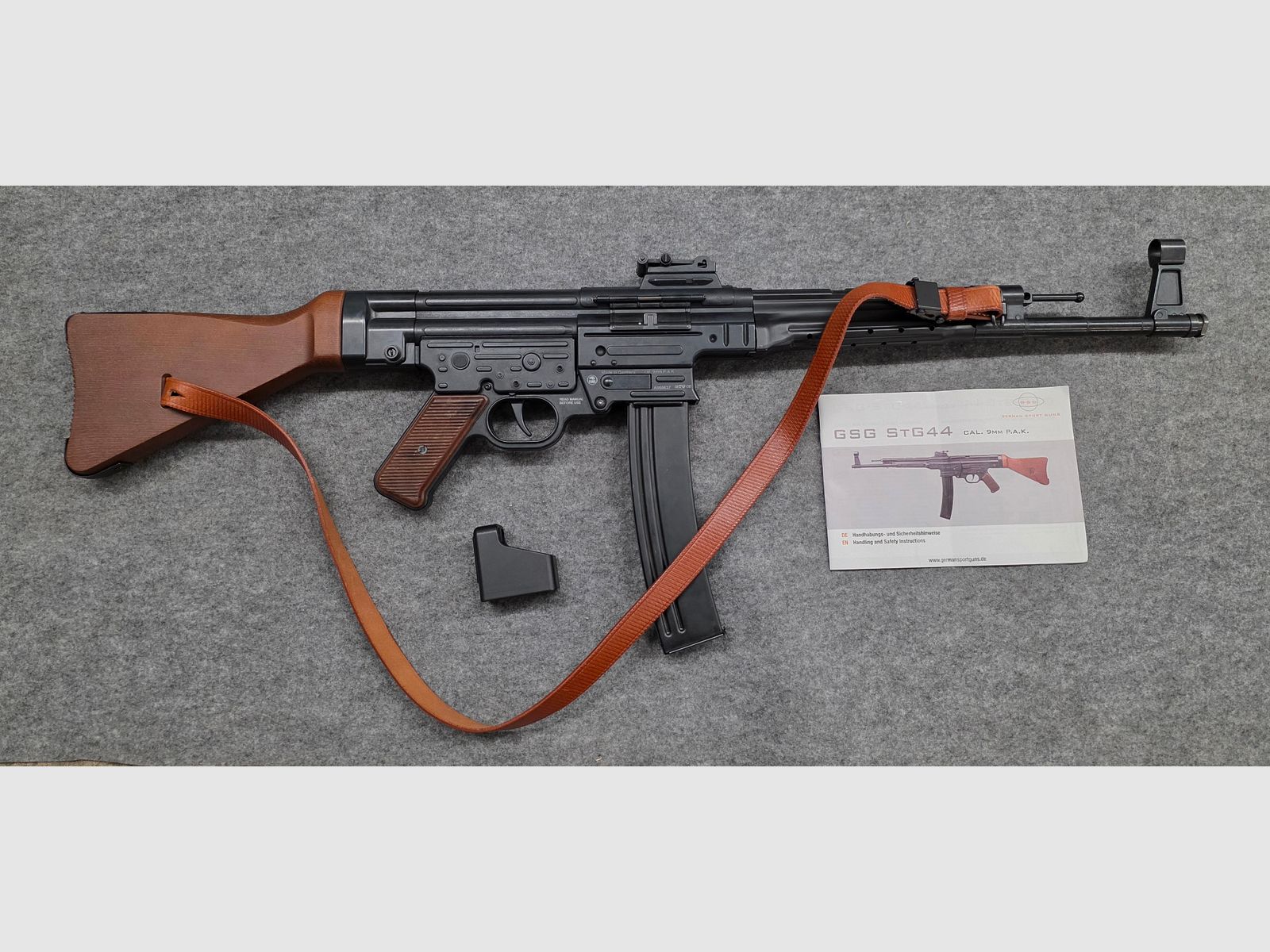 With warranty like new STG44 assault rifle caliber 9mm PAK blued PTB 1085 blank firing SRS