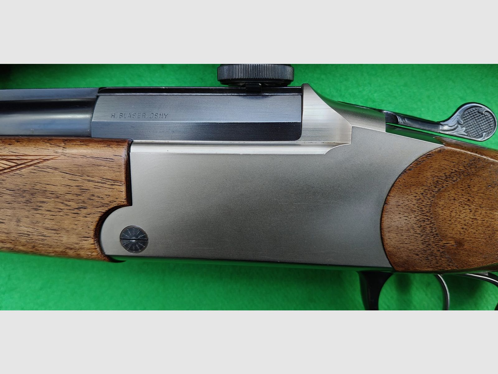 Blaser BBF 95 5,6x50R Mag. 12/70 con visor en montaje oscilante