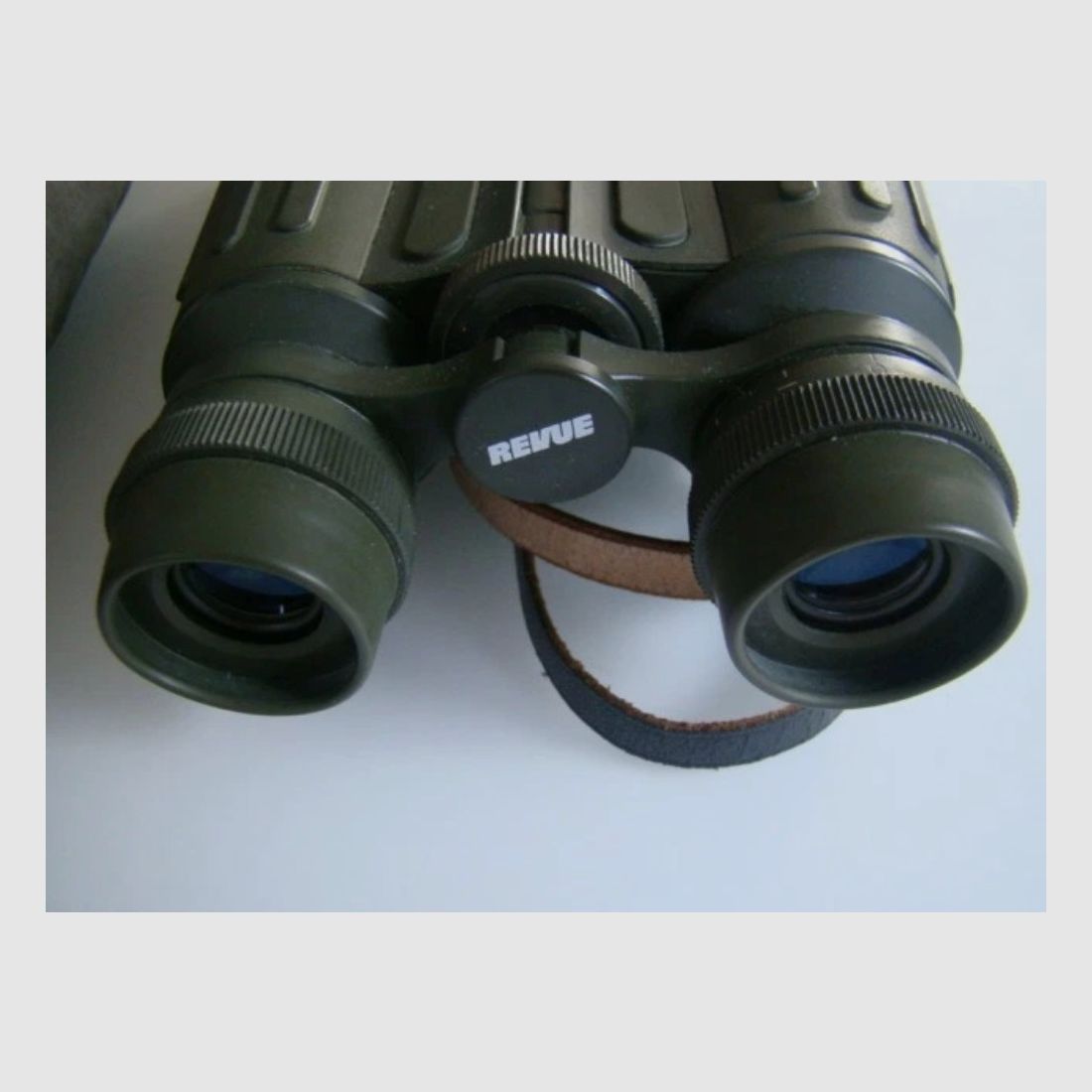 REVUE 9x63 Porro Jagd Fernglas (Japan) – 105m/1000m, Gummiarmierung, Tasche.