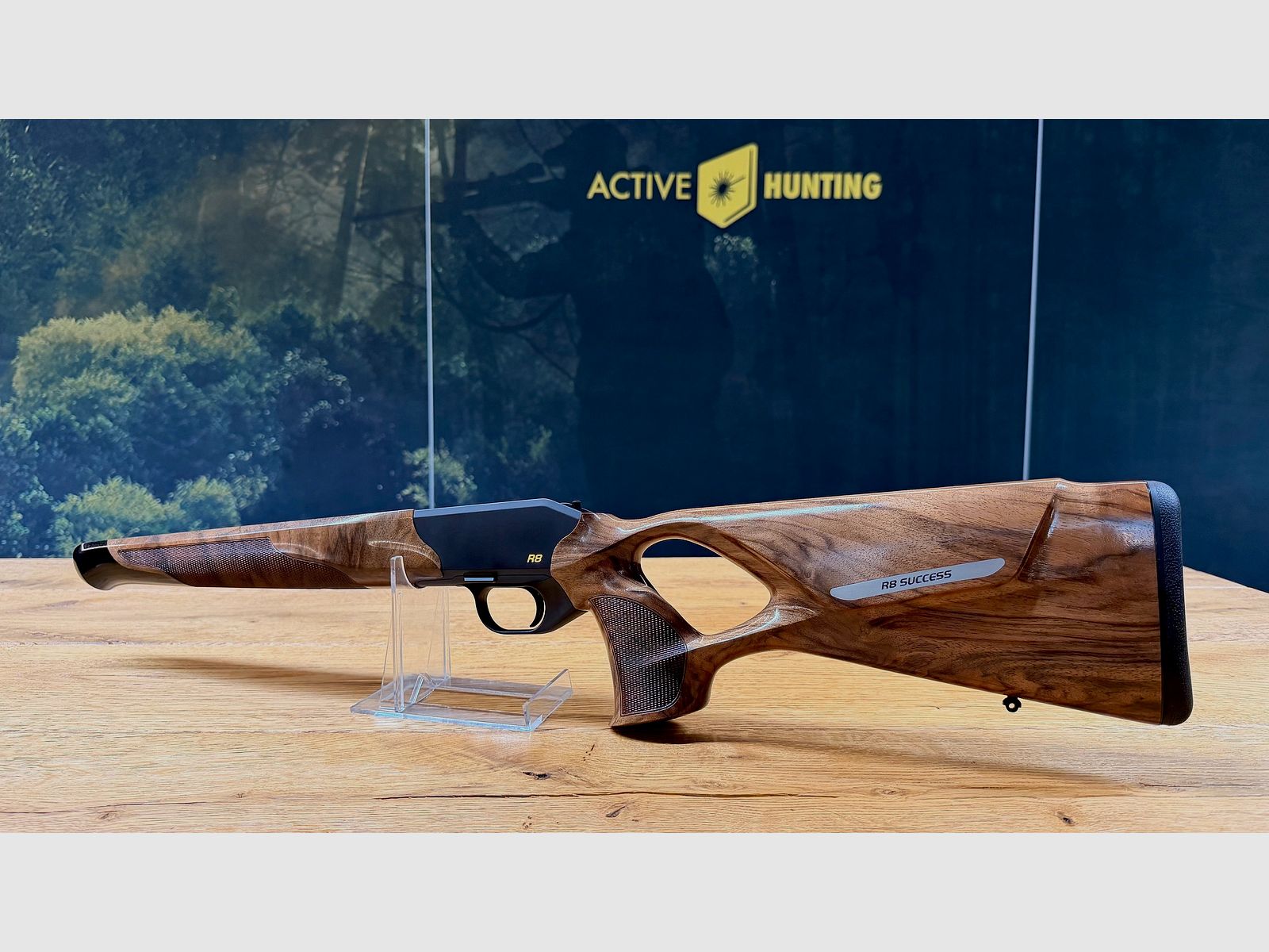 Blaser R8 Success Schäftung / Holzklasse 4 / R8 Logo in Gelb / top Holz absolute Gelegenheit