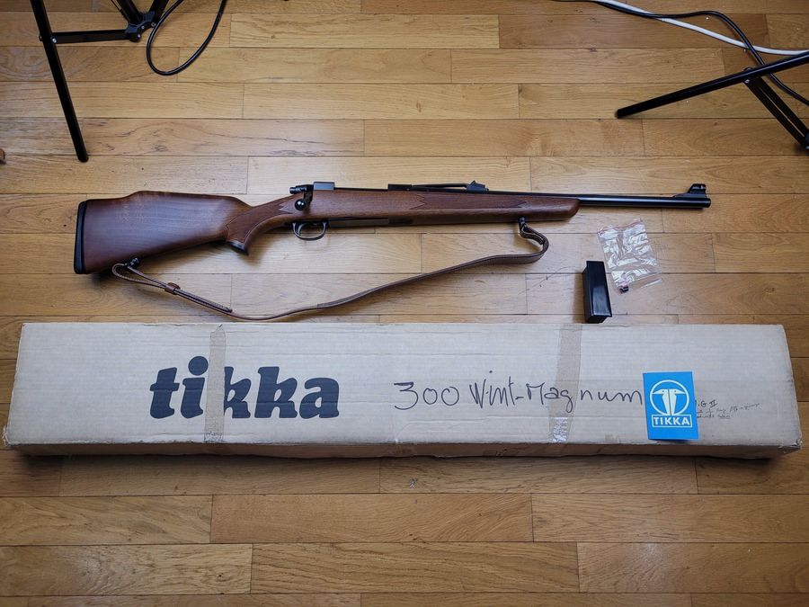 Tikka M65 Büchse – 300Win Mag – Wunderschöner Nussbaum – zweites Visier – Gewehrriemen – 2 Magazine! Neu!, Bild 1 von 28