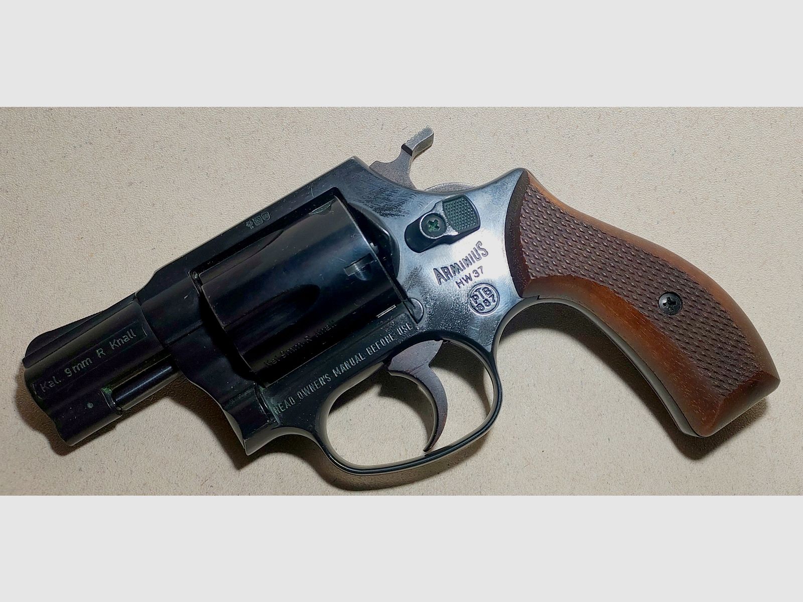 Weihrauch HW37 cal. 9mm R.K. (PTB 887) mit Holzgriffschalen OVP sehr gut erhalten.
