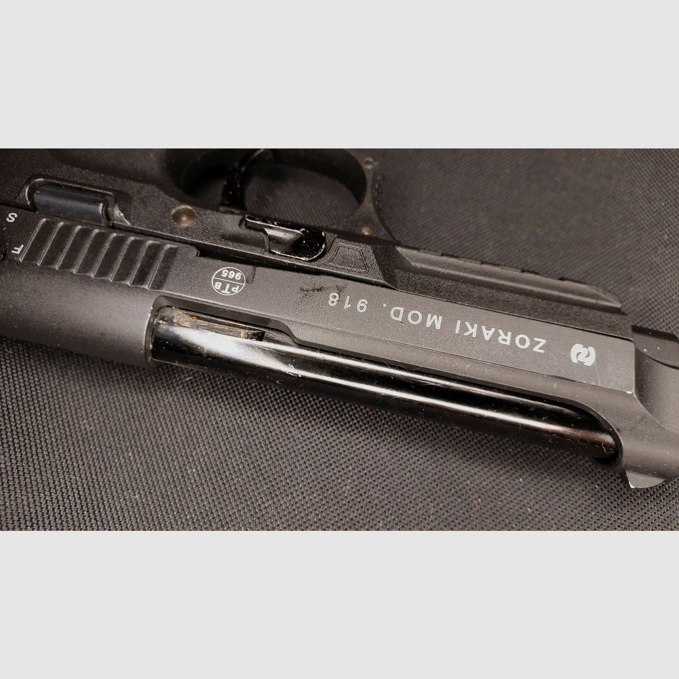 Zoraki 918 9mm P.A.K. negro - antiguo (PTB 965) con nueva funda de Cordura