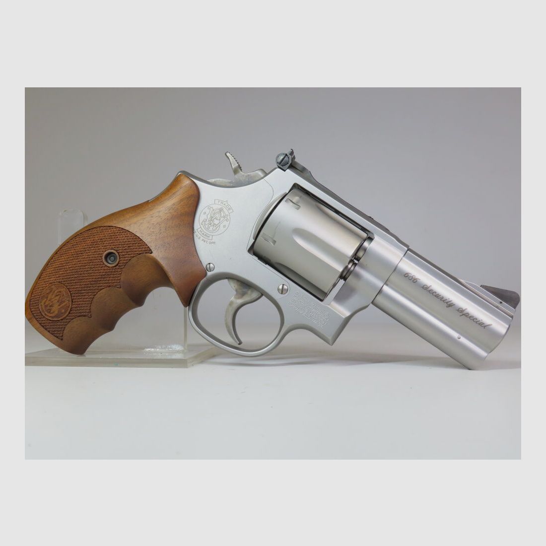 Smith & Wesson 686 Security Six