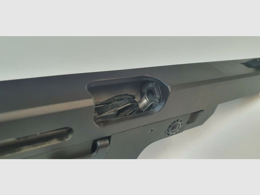 Fabbrica di armi Carl Walther Ulm Pistola sportiva/da competizione Walther GSP in calibro .22 L.r. - Impugnatura in legno Carl Walther