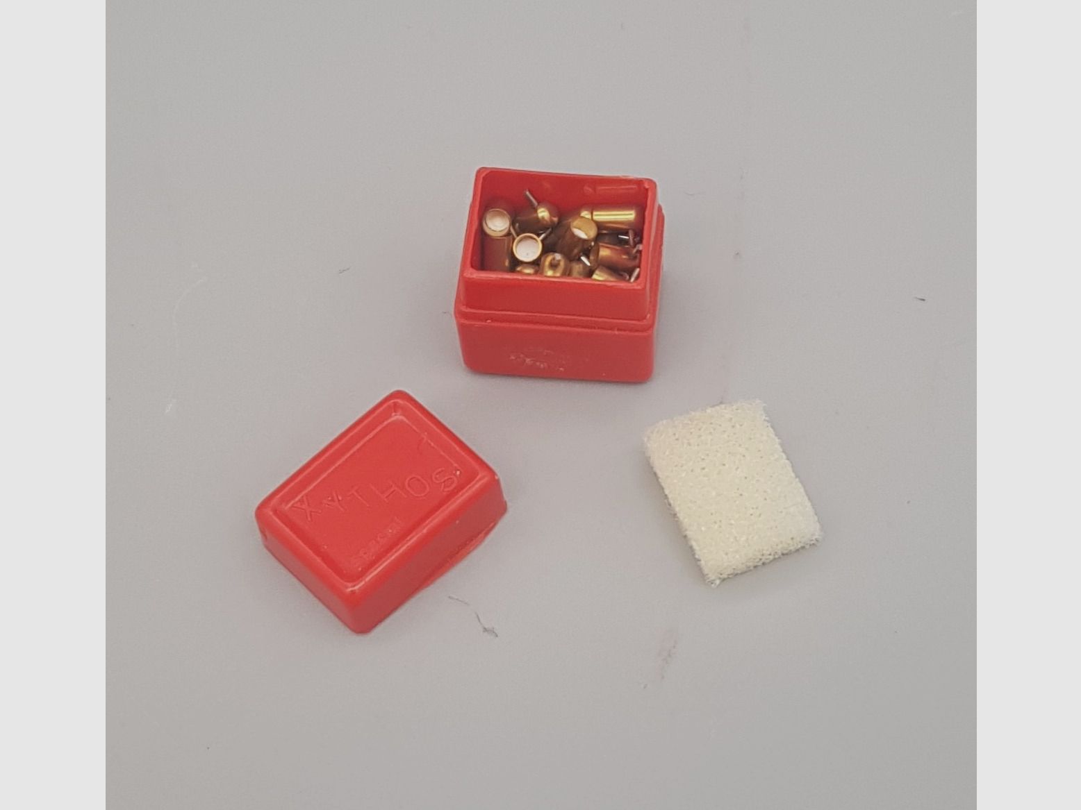 Rote Dose Original Xythos Pistole Knallkapseln Munition 2 mm. Kartuschen Pinfire Gun Caps Stiftfeuer