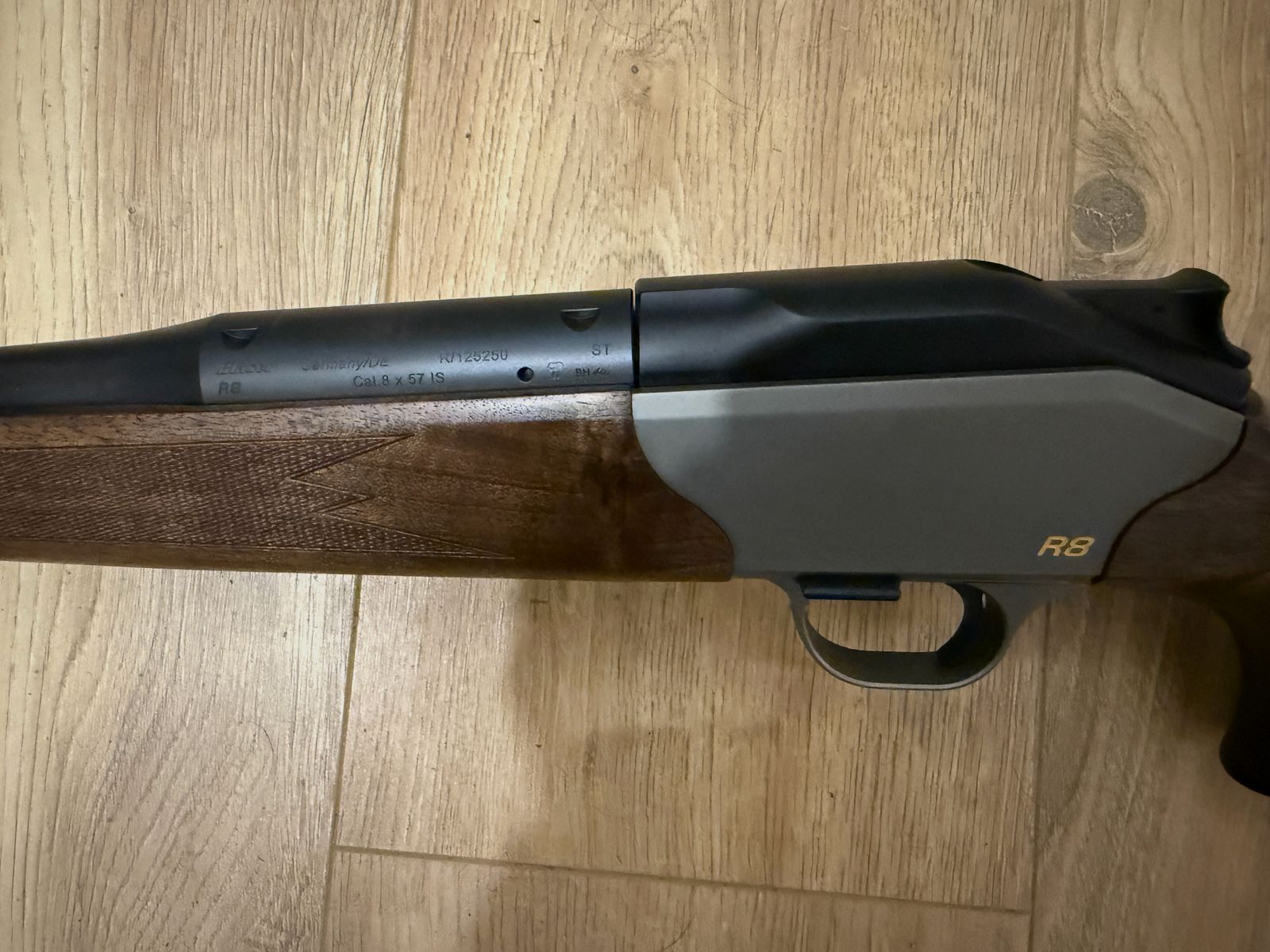 Blaser R8 Standard mit Holzschaft 8x57 IS Mündungsgewinde M15x1