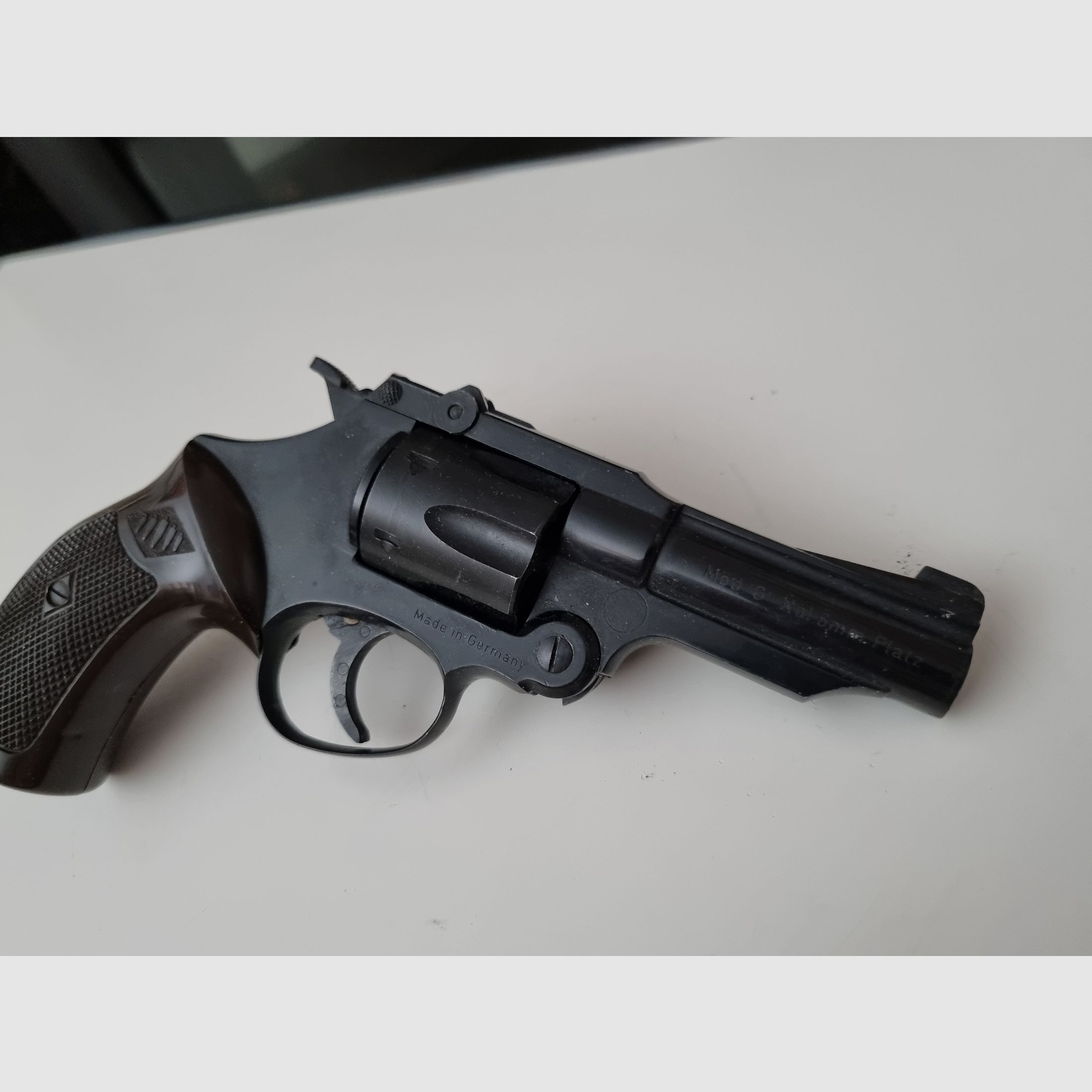 Perfect Mod G blank-firing revolver tipping revolver