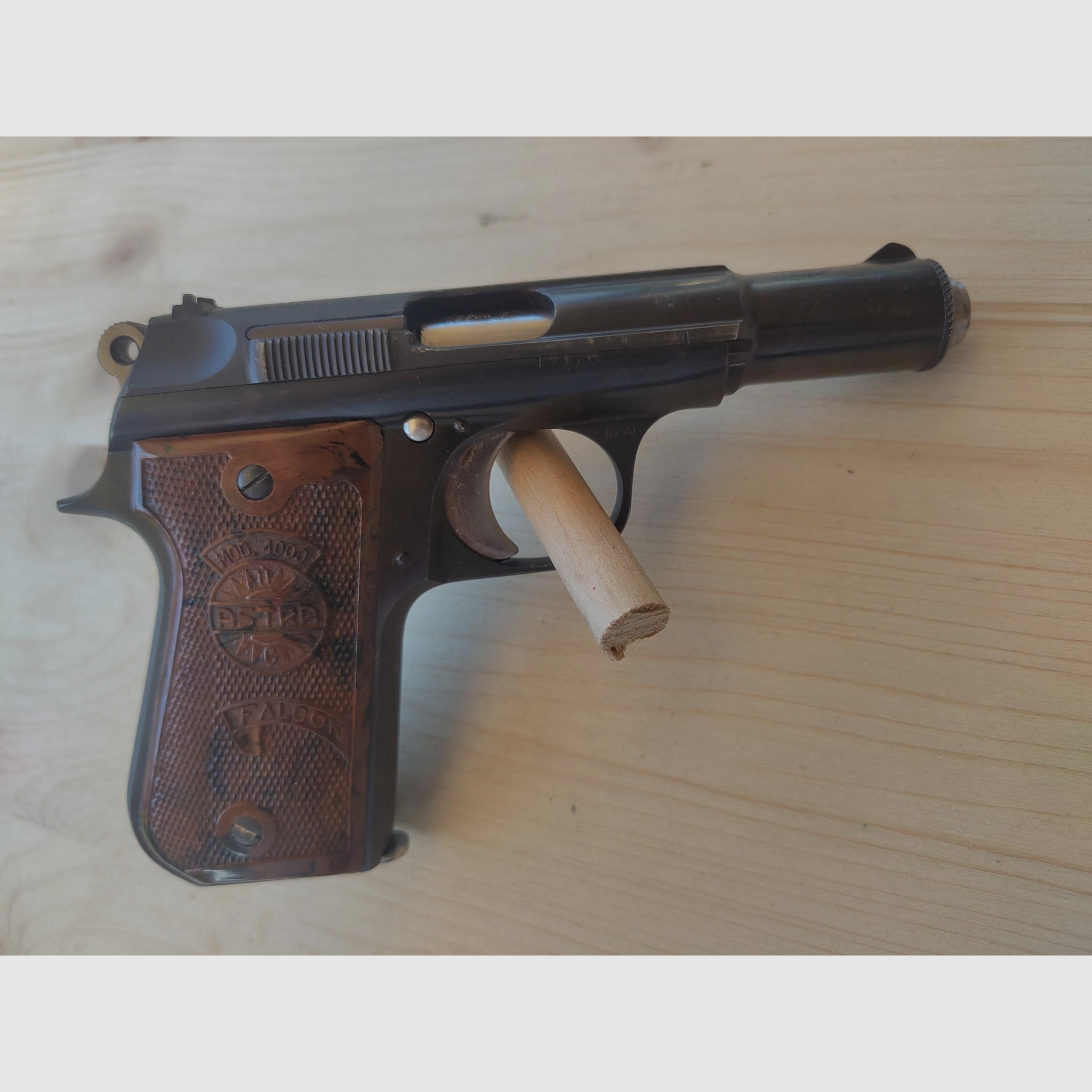 Pistole Astra Mod 4000 Falcon, Bild 3 von 3