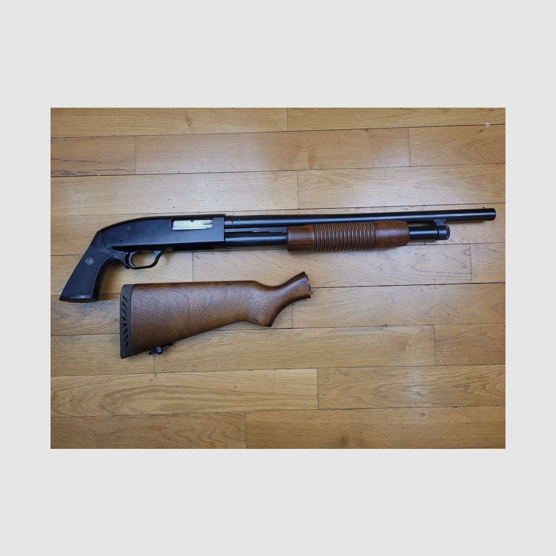 Bellissimo fucile a pompa Mossberg 500ATP "Truck Gun" – 12/76 – buon fucile "made in USA" – canna 47cm – caricatore 5 cartucce – impugnatura a pistola Pachmayr + classica in faggio – sicura ambidestra – Iconico, immagine 2 di 21