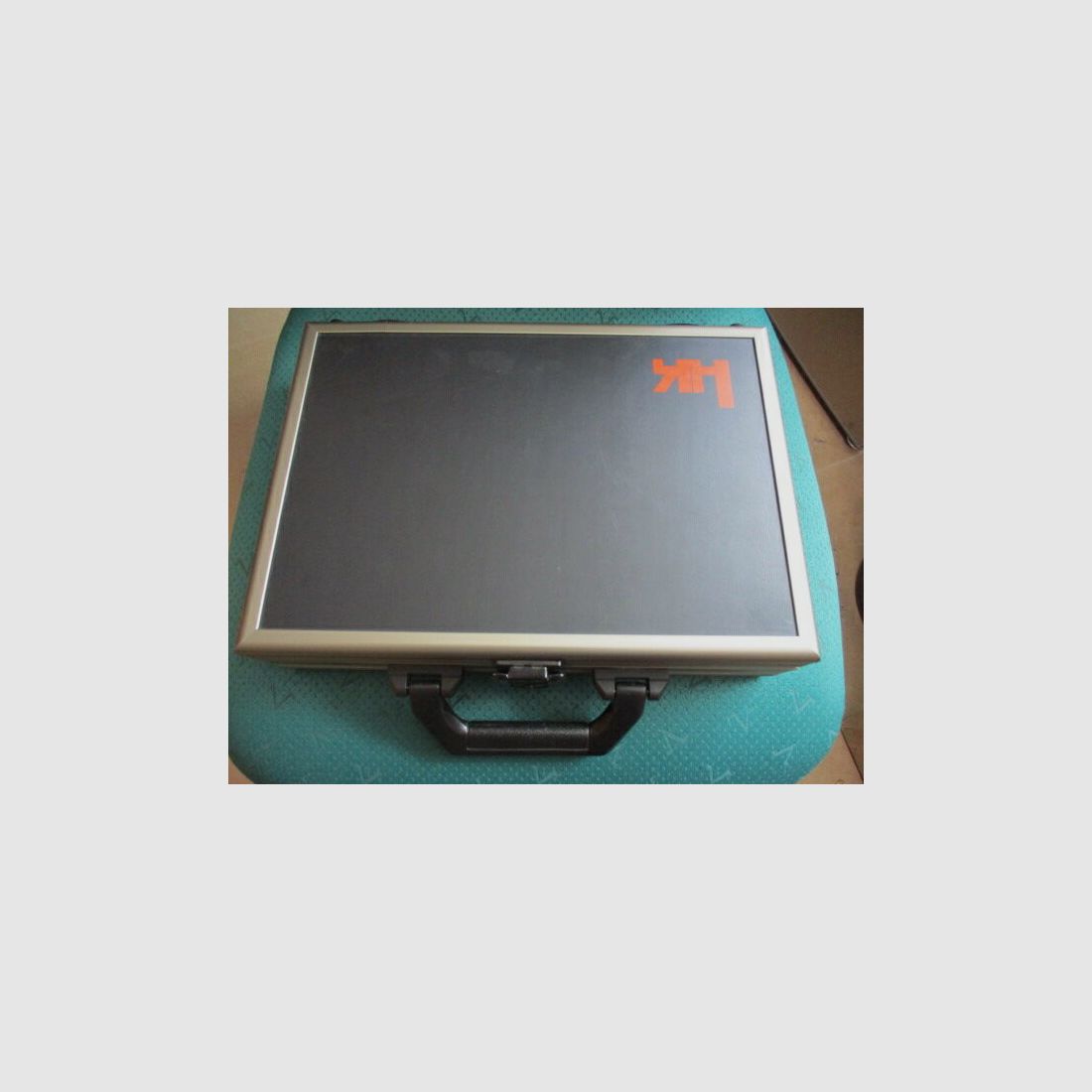 Pistola Heckler & Koch USP Expert 9mm Luger con maletín y cargador USP Expert