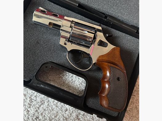 Zoraki R1 con empuñaduras de madera sin disparar con OVP