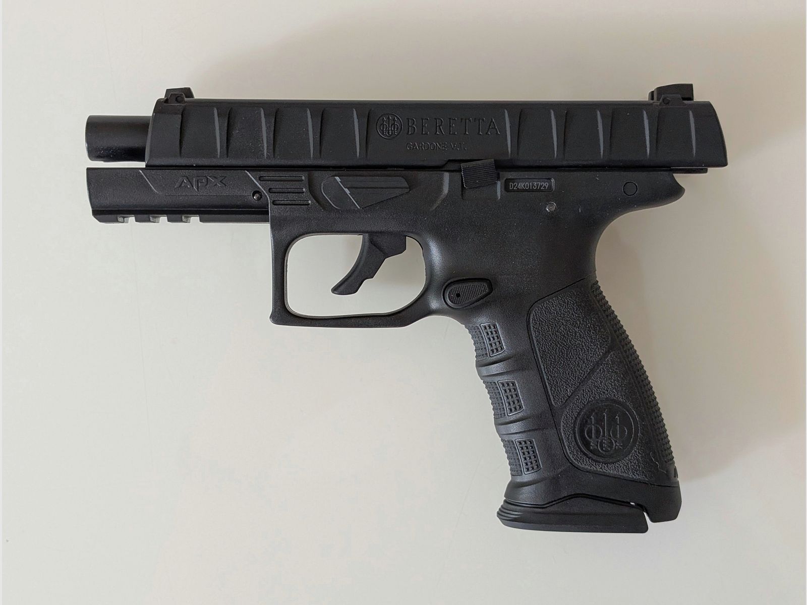 Beretta APX 6 mm, CO₂, < 1,6 J