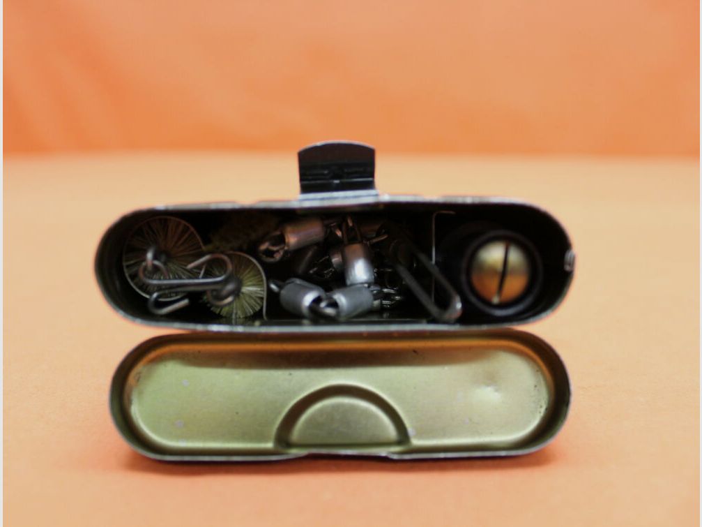 BUND SURPLUS Heckler&Koch/H&K HK G3: Reinigungsgerät BUND 7,62mm Putzzeug mit Reinigungskette/ Stahlblechdose