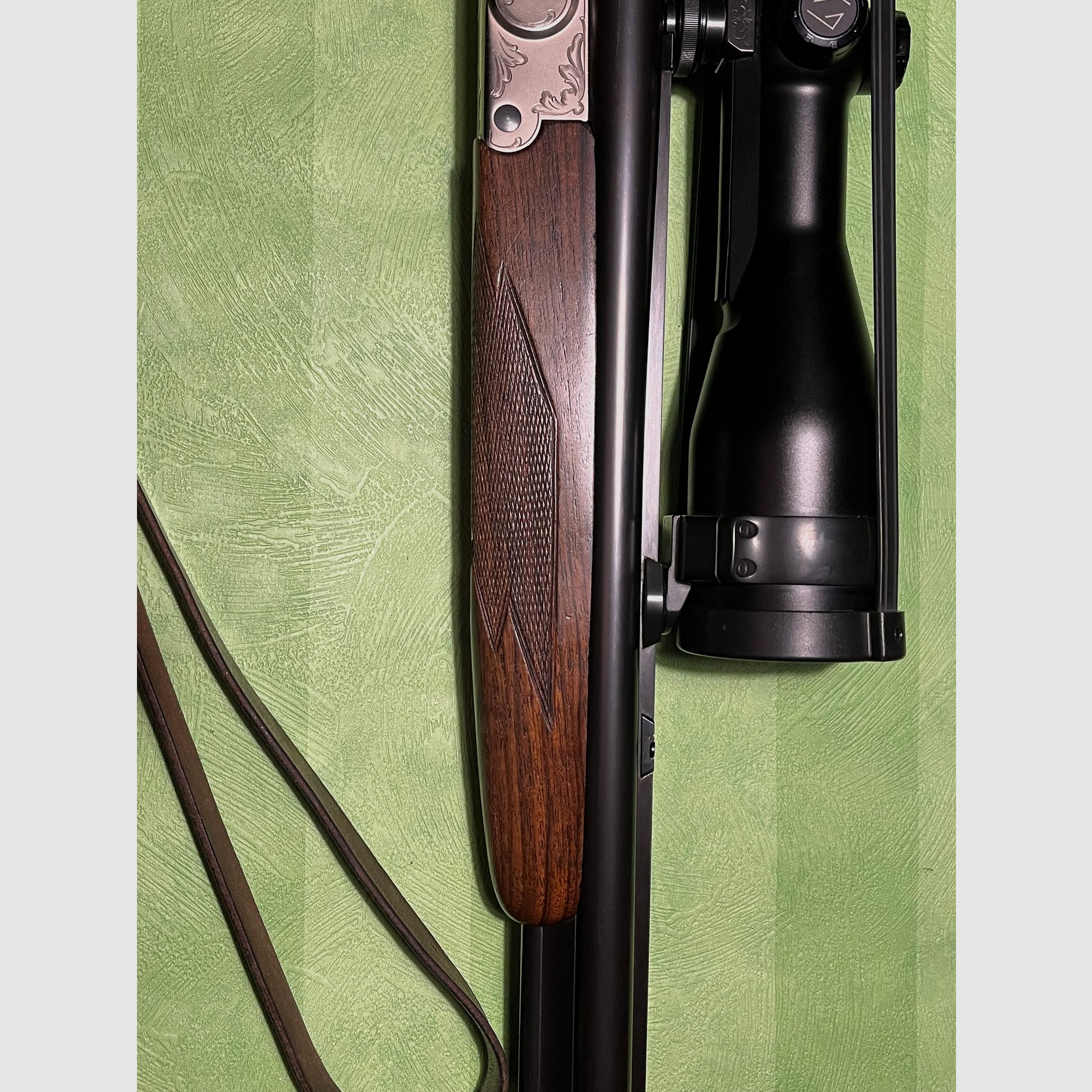 Krieghoff Plus Drilling mit 2 Schloss Handsp. im Kaliber 20/76,7x65R,.22 Hornet von vorne verstellbarer E Lauf, Zeiss HT 3-12x56 L.abs. 60 auf Schwenkmontage u. höhenverstellbare Schaftrücken