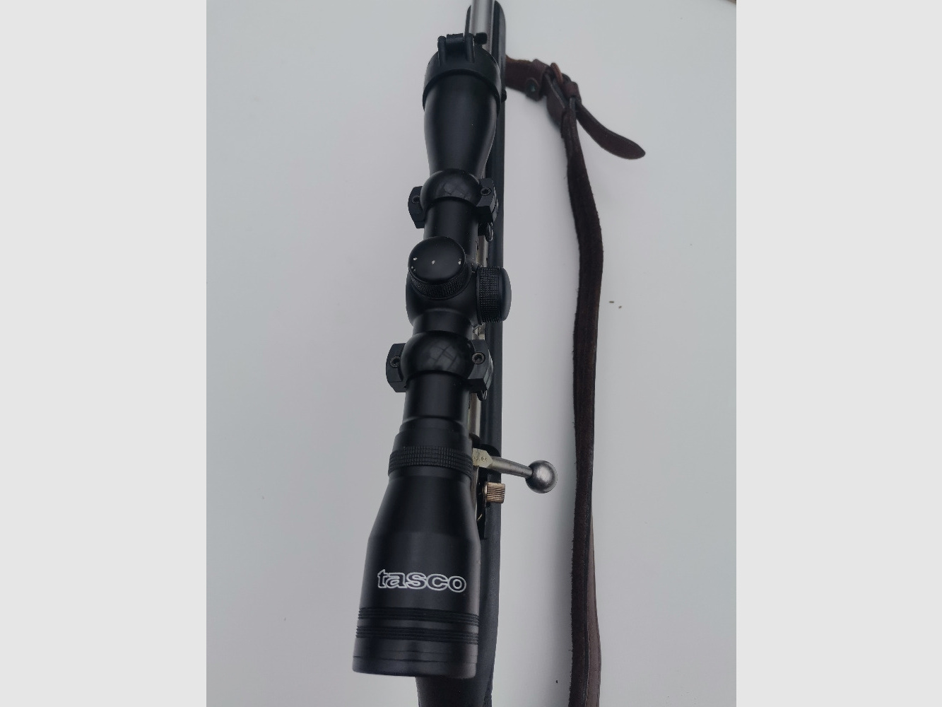 Savage 93 Allwetter Schonzeitbüchse .22 Mag, .22 WMR mit Zielfernrohr