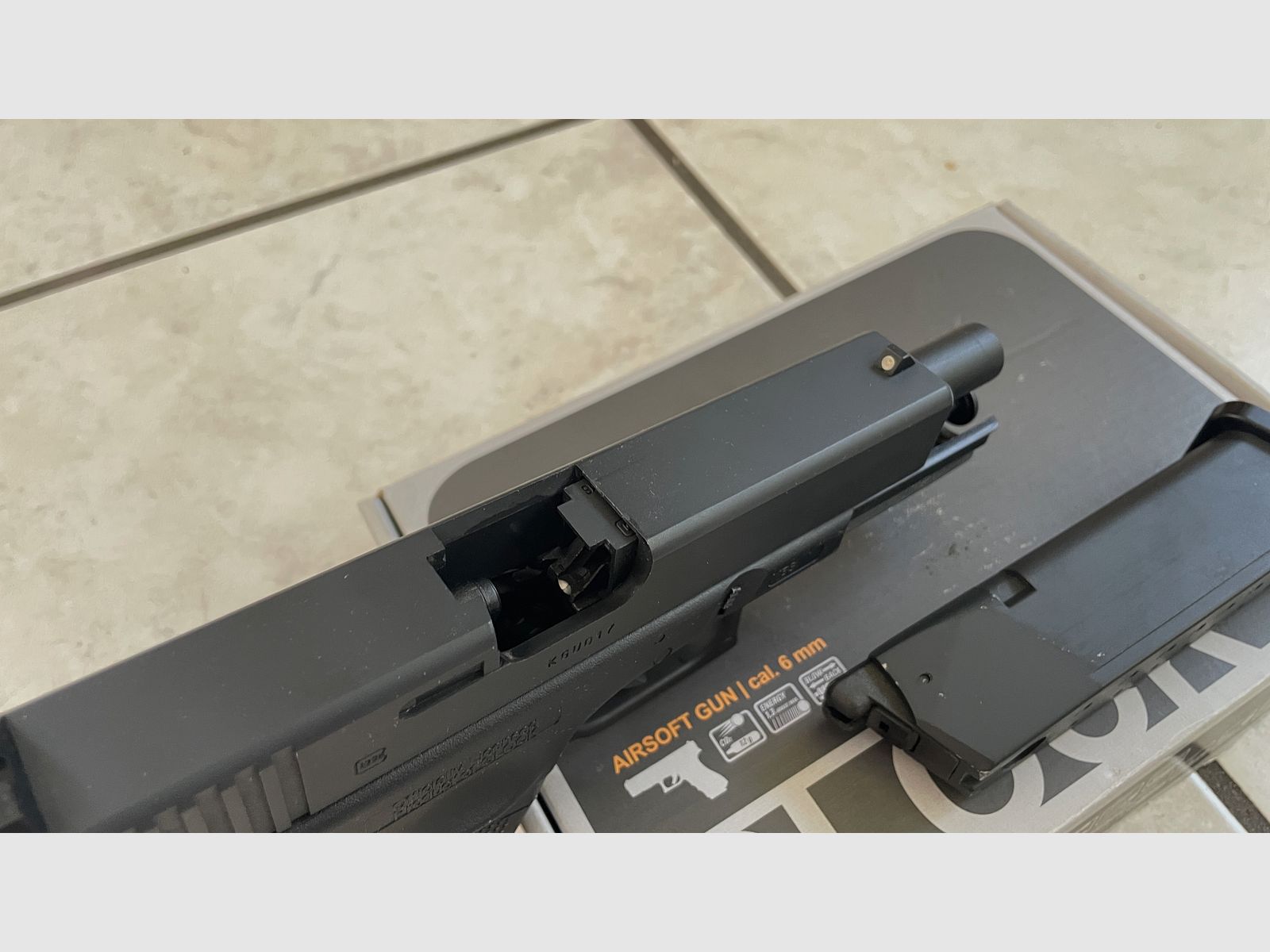 Glock 17 Gen4 CO2 6mm + Umarex Holster | como nuevo