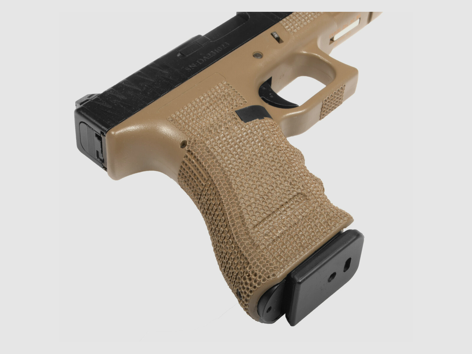 P05 GBB Airsoft Pistole in Tan | Delta Armory