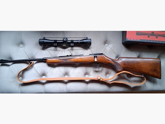 H.Schmidt KG Oggenhausen carabina a colpo singolo 4mmRand lungo con PTB 4-69 molto rara e estremamente precisa.