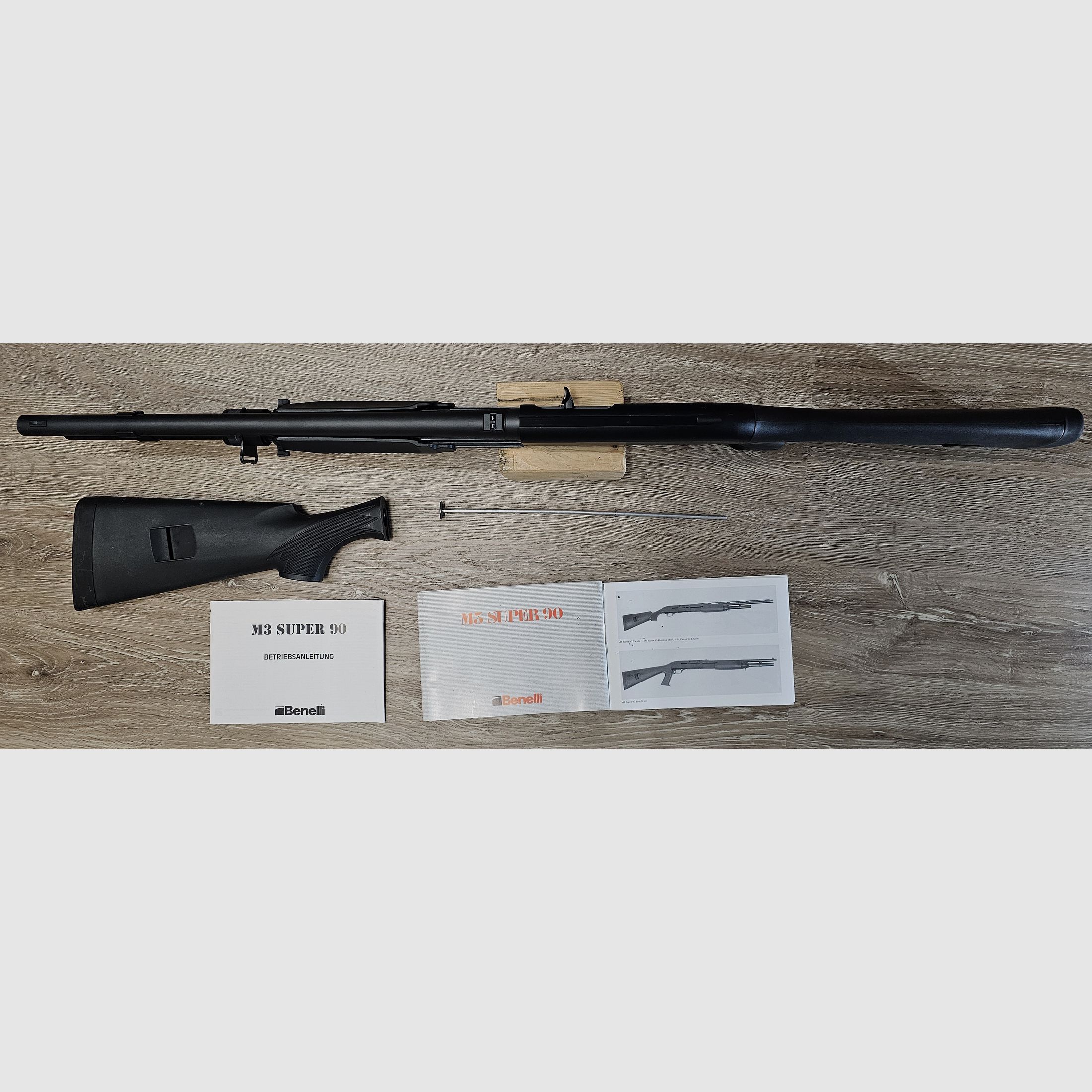 Benelli M3 Super 90, caliber 12/76, short barrel length, pistol grip and standard stock
