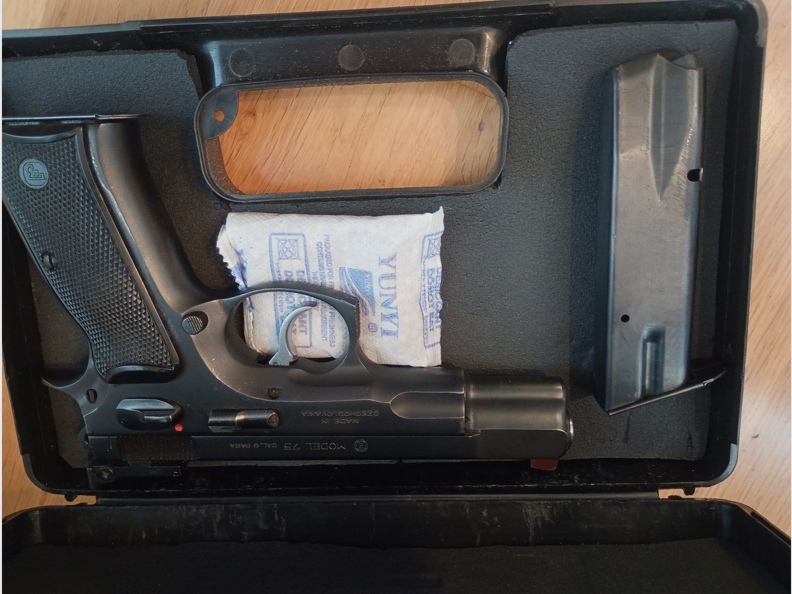 Pistole Brünner CZ 75