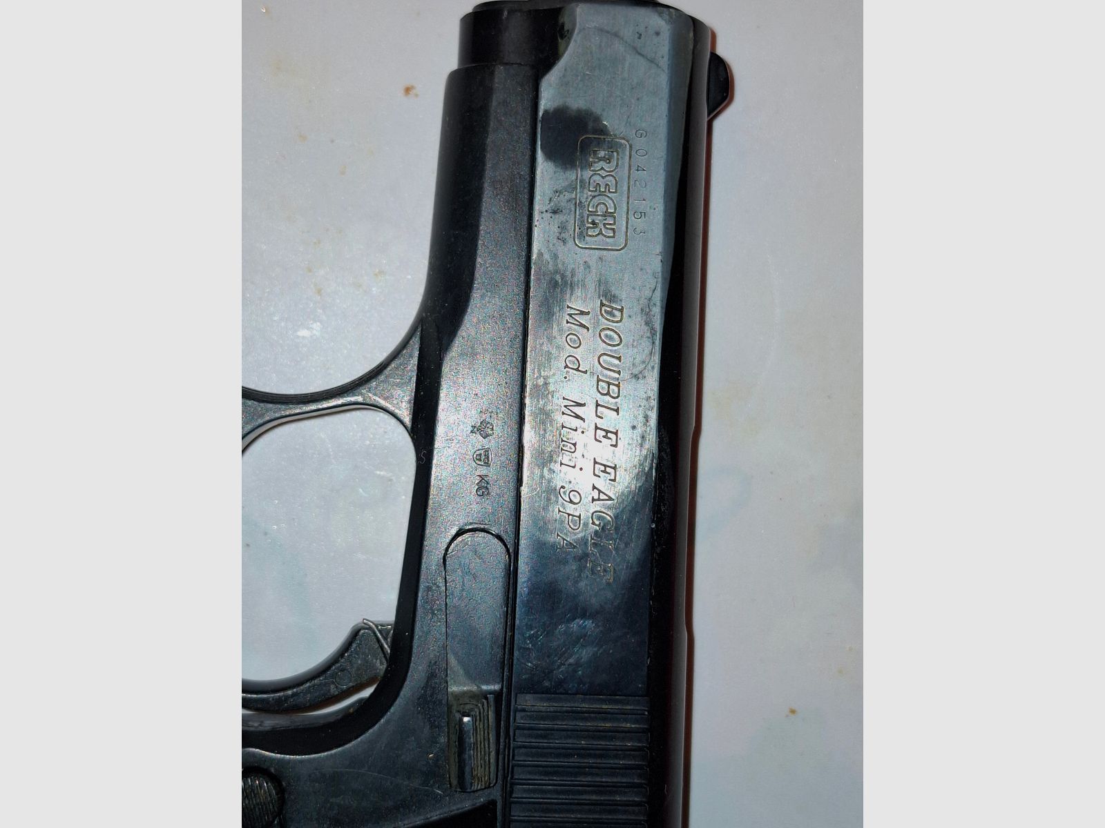 4 pistolets/ revolvers à blanc